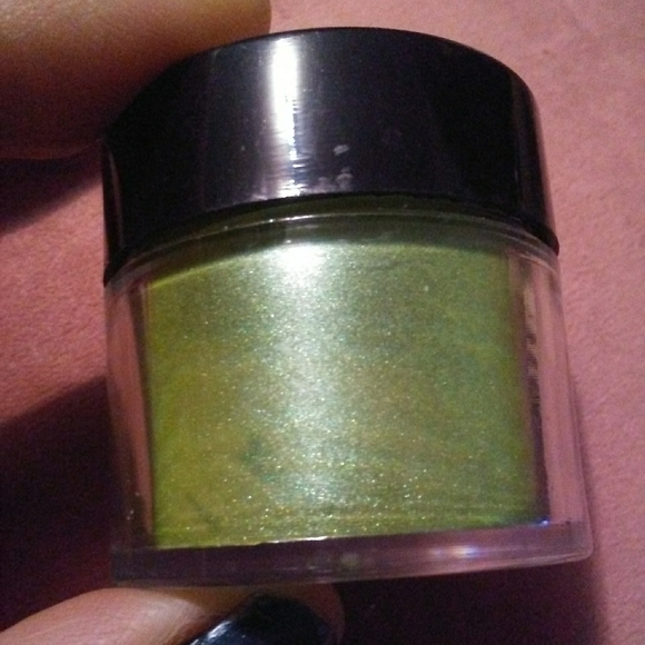 Manzanilla Chamomile Green Mica Cosmetic Grade DIY Nail Dip Eyeshadow Pigment - Picture 3 of 6